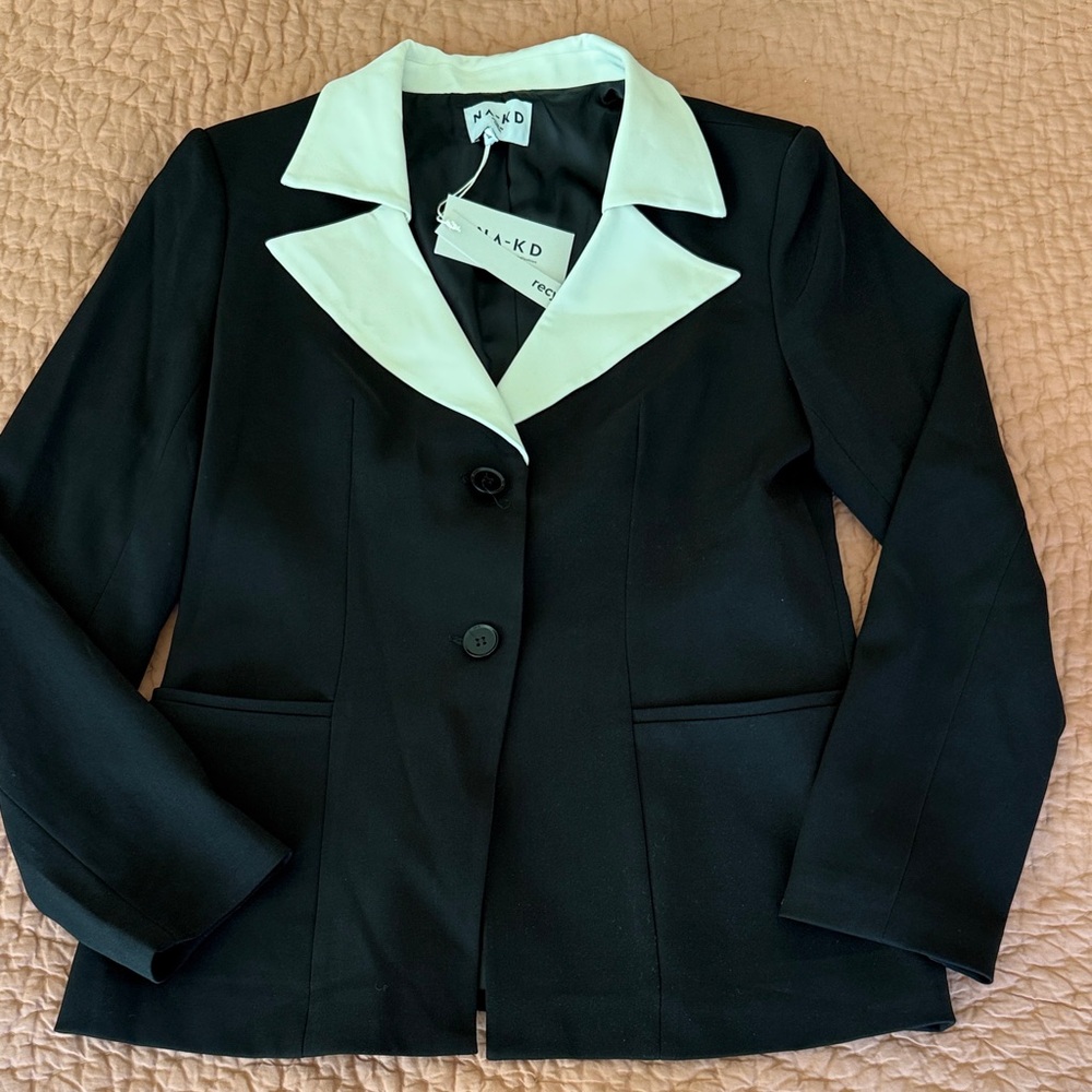 NWT NA-KD black with cream collar blazer, size EU 44 (US L).